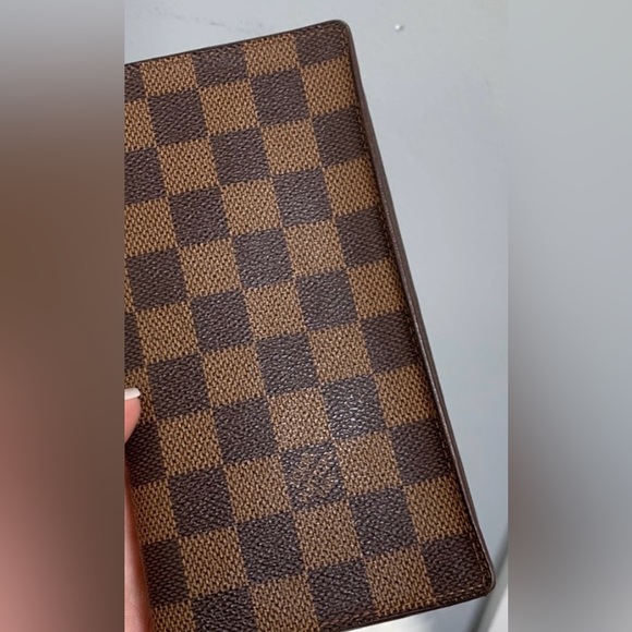 Louis Vuitton Handbags - 100% authentic Louis Vuitton Damier Ebene (DE) long vertical wallet organizer.